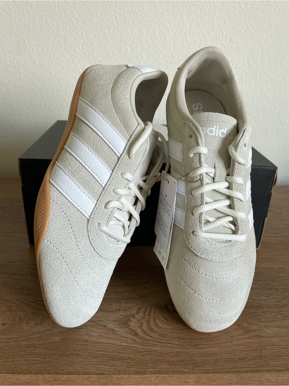 NWT Women’s Adidas “Grand Court Lo Sneaker” Size 7 - Picture 2 of 5